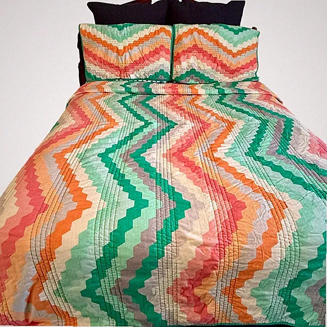 Colorful Target R/E Chevron Quilt Set with Matching Pillow Shams Full/Queen