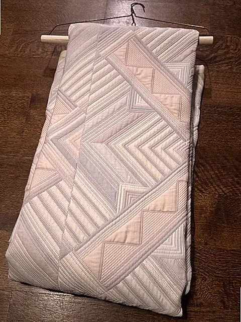 Geometric Chevron Zigzag Quilt w/ Textured Stitching Herringbone Border 104”x72”