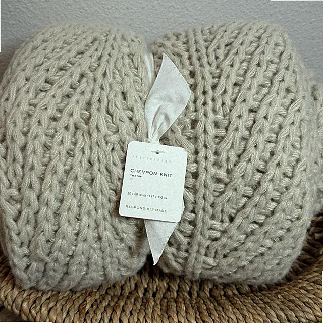 POTTERY BARN CHEVRON KNITTED CHUNKY THROW BLANKET 50 X 60" ~ OATMEAL