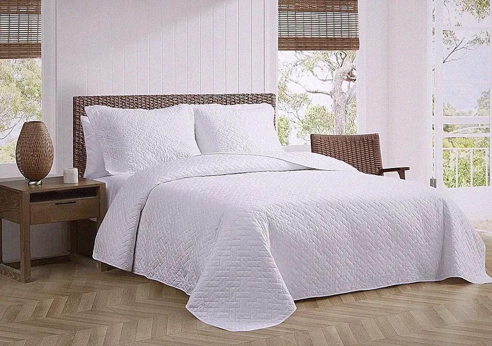 Quilt Set, Soft Bedding with Matching Shams, Cozy King Chevron White