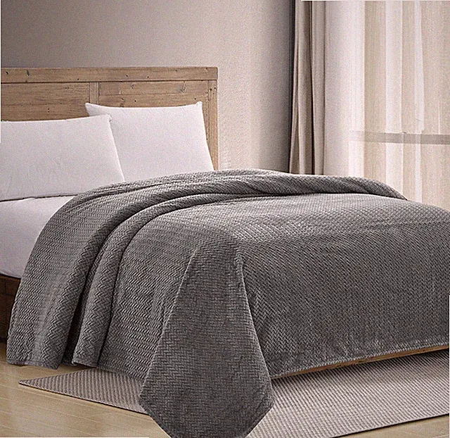 SHERADIAN CHEVRON JACQUARD BRAIDED BLANKET QUEEN - GRAY